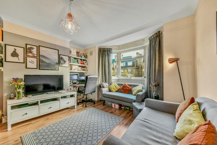 2 Bedroom Flat To Rent In Armoury Way, London, SW18