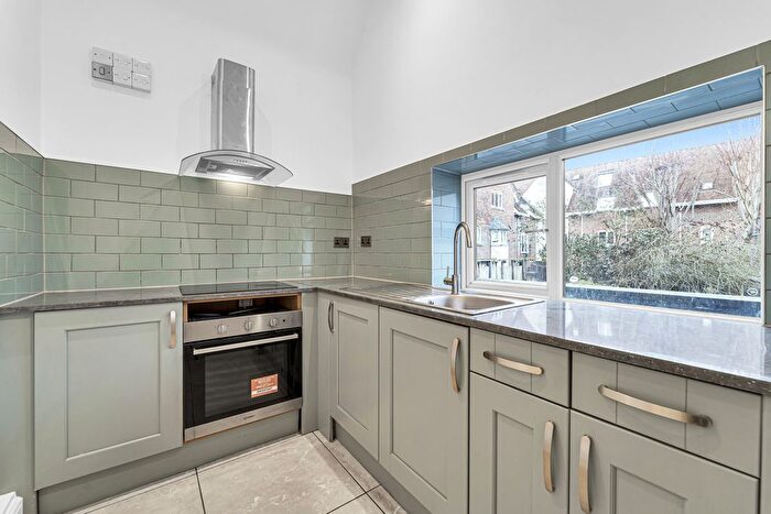 1 Bedroom Flat To Rent In Church Street, Surrey, KT12