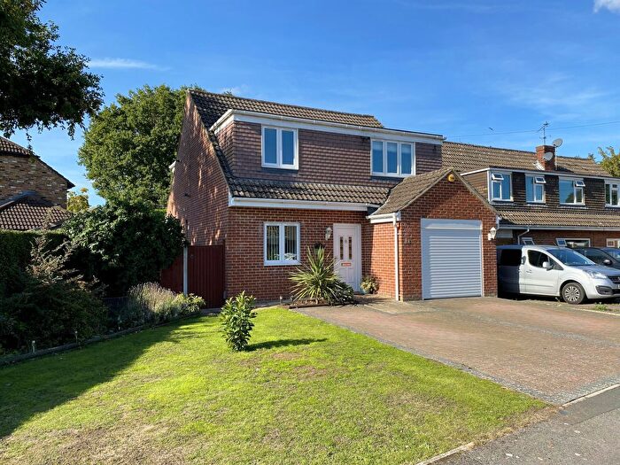 3 Bedroom Detached House For Sale In Robert Way, Camberley, GU16