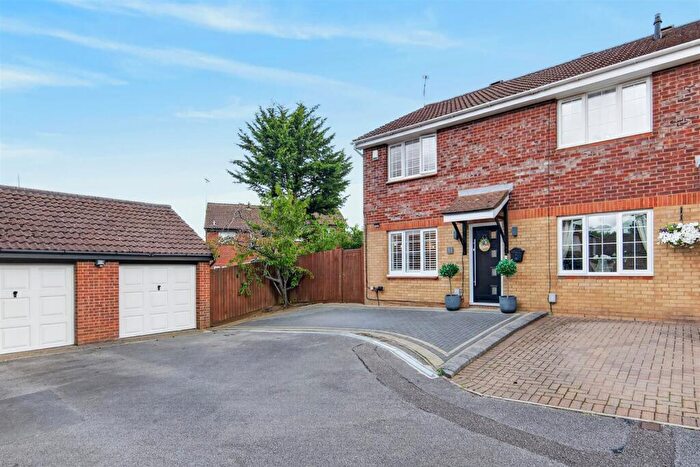 3 Bedroom End Of Terrace House For Sale In Coverdale, Luton, LU4