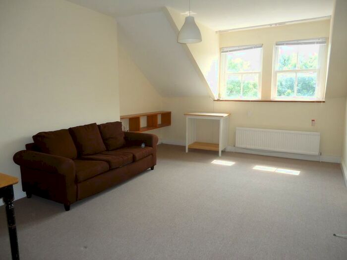 2 Bedroom Apartment To Rent In Tff, Gloucester Drive, Finsbury Park, N4