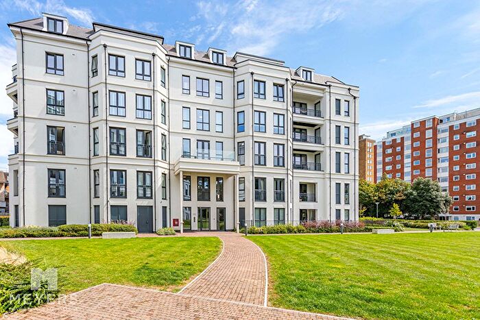2 Bedroom Flat To Rent In West Cliff Road, Bournemouth, BH2