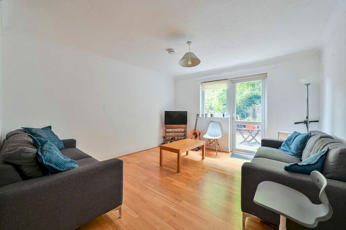 4 Bedroom Semi-Detached House To Rent In Canterbury Place, Elephant And Castle, London, SE17