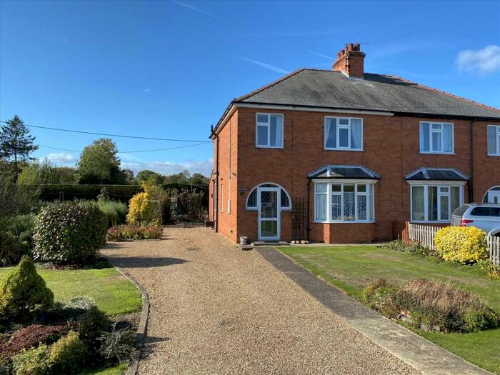 3 Bedroom Semi-Detached House For Sale In London Road, Osbournby, NG34