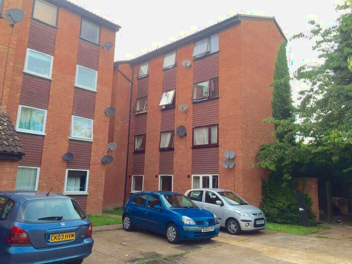 2 Bedroom Flat To Rent In Gurney Close Barking Essex, IG11