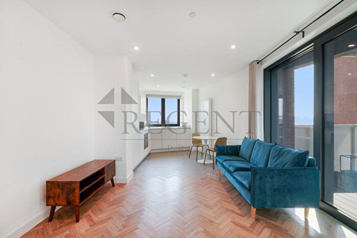 1 Bedroom Apartment To Rent In River Apartments, Gillender Street, E3