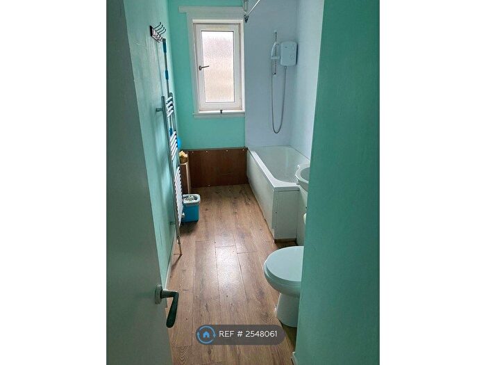 2 Bedroom Flat To Rent In Ash Hill Drive, Aberdeen, AB16