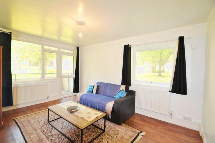 3 Bedroom Flat To Rent In Catherall Road, London, N5