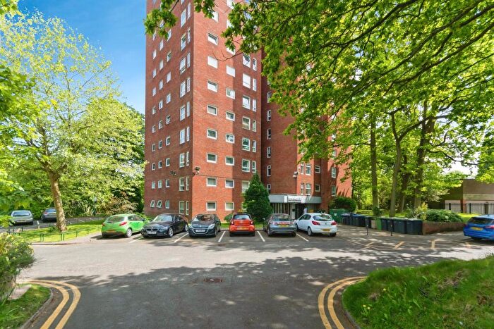 2 Bedroom Flat For Sale In Wake Green Park, Birmingham, B13