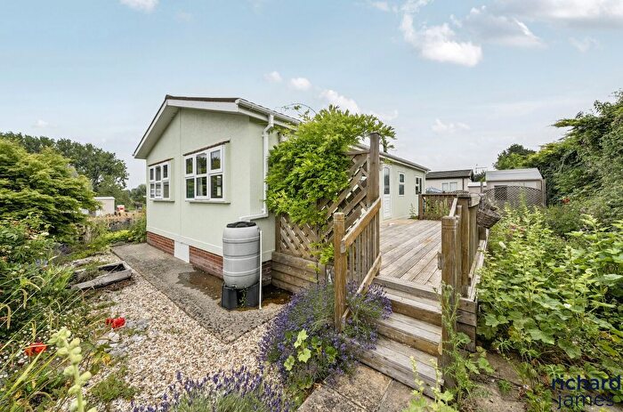 2 Bedroom Mobile/park Home For Sale In Burton Hill Park, Malmesbury, SN16