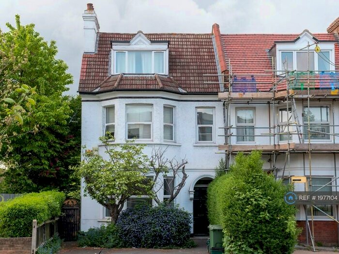 3 Bedroom Flat To Rent In Croydon Road, London, SE20