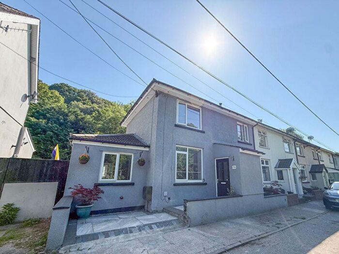 4 Bedroom Terraced House For Sale In Halls Road Terrace, Cross Keys, NP11