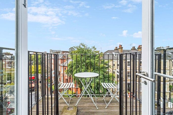 3 Bedroom Flat To Rent In Crossfield Road, London, NW3