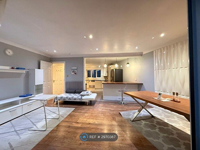 3 Bedroom Flat To Rent In St. Lawrence Quay, Salford, M50