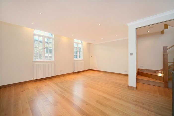 2 Bedroom Detached House To Rent In Westbourne Grove Mews, Notting Hill, London, W11