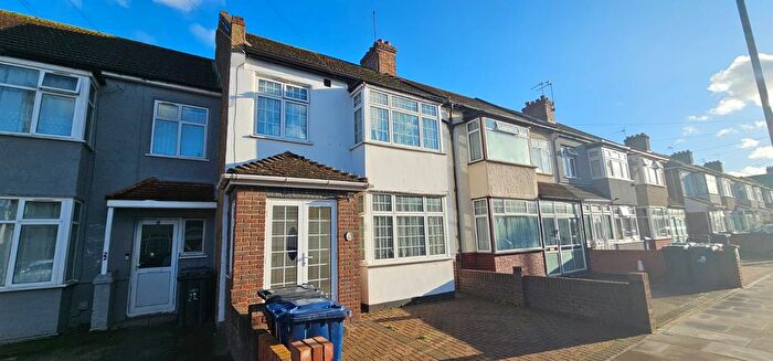 3 Bedroom Terraced House For Sale In Stanley Road, Southall, UB1