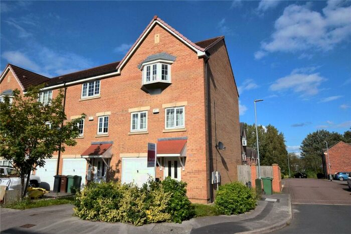 4 Bedroom Town House To Rent In Dunlop Avenue, Leeds, West Yorkshire, LS12