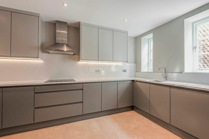 3 Bedroom Terraced House To Rent In Bute Mews, London NW11