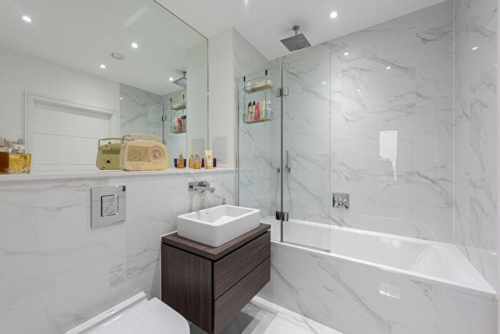 3 Bedroom Flat For Sale In The Avenue, London, NW6