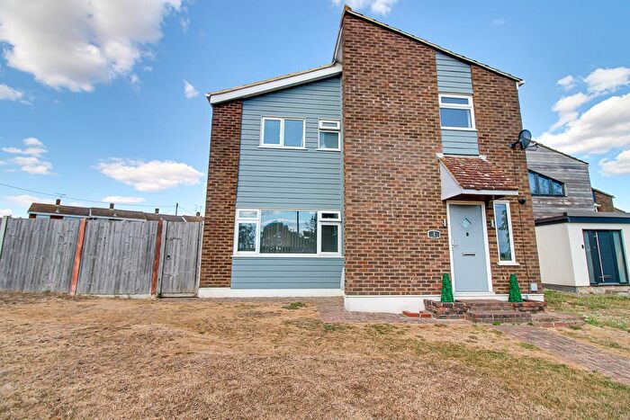 4 Bedroom Detached House For Sale In Chestnut Path, Canewdon, Rochford, SS4