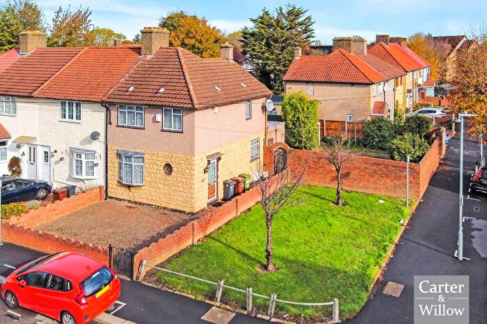 3 Bedroom End Of Terrace House For Sale In Winding Way, Dagenham, RM8