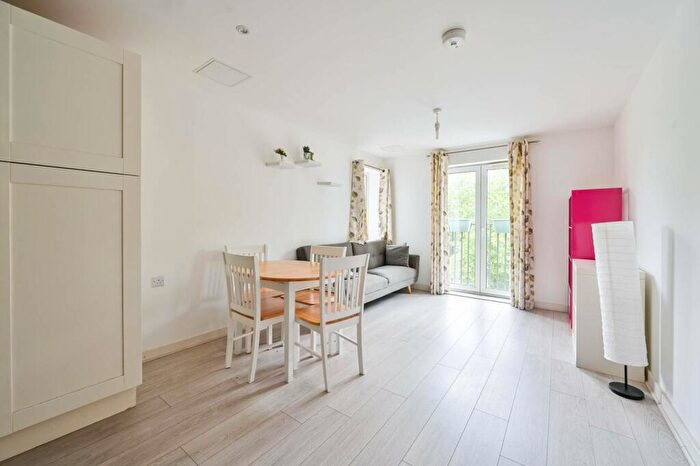 1 Bedroom Flat For Sale In Old Kent Road, Peckham, London, SE15