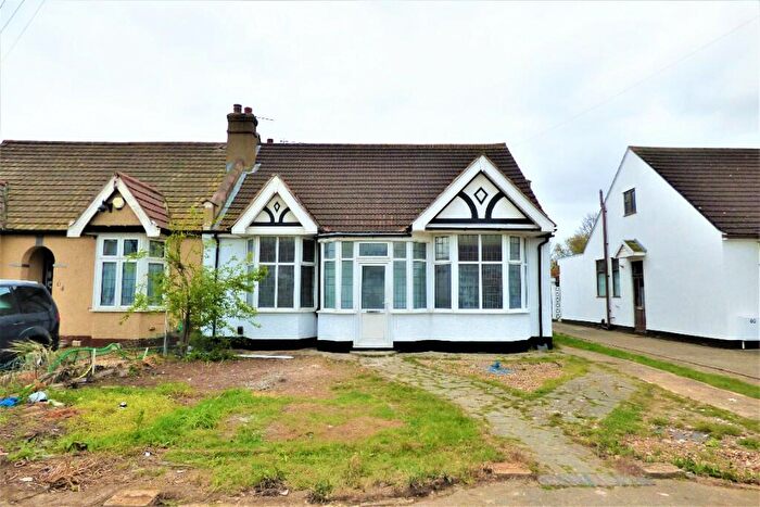 3 Bedroom Bungalow To Rent In Levett Gardens, Ilford, London, IG3