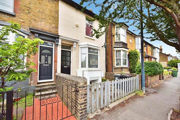 3 Bedroom End Of Terrace House For Sale In Holland Road, Maidstone, Kent, ME14