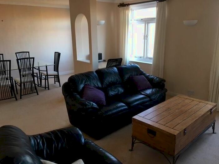 2 Bedroom Flat To Rent In Crown Terrace, Scarborough, YO11