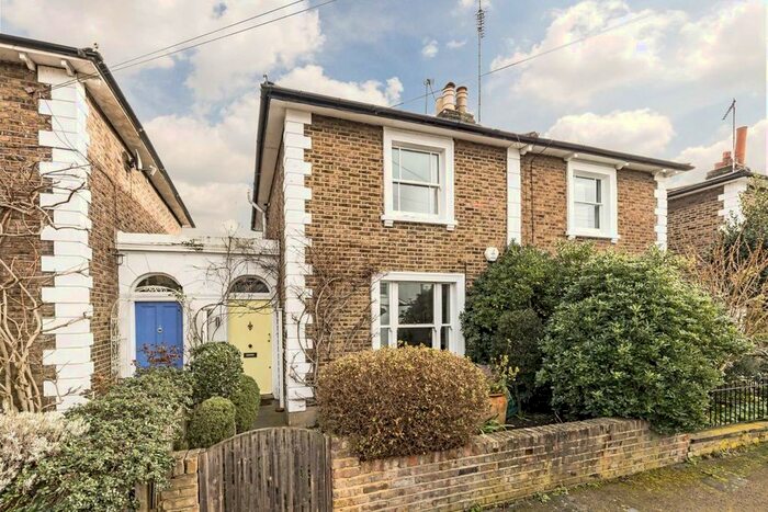 3 Bedroom Semi-Detached House To Rent In Dunstable Road, Richmond, TW9