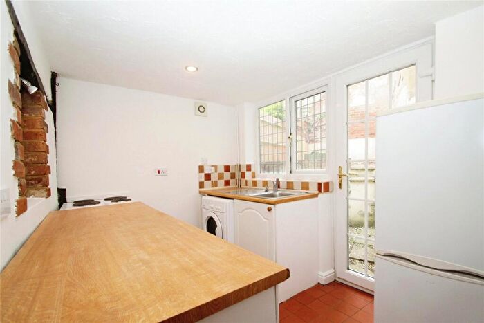 1 Bedroom Terraced House To Rent In St. Rumbolds Lane, Buckingham, MK18