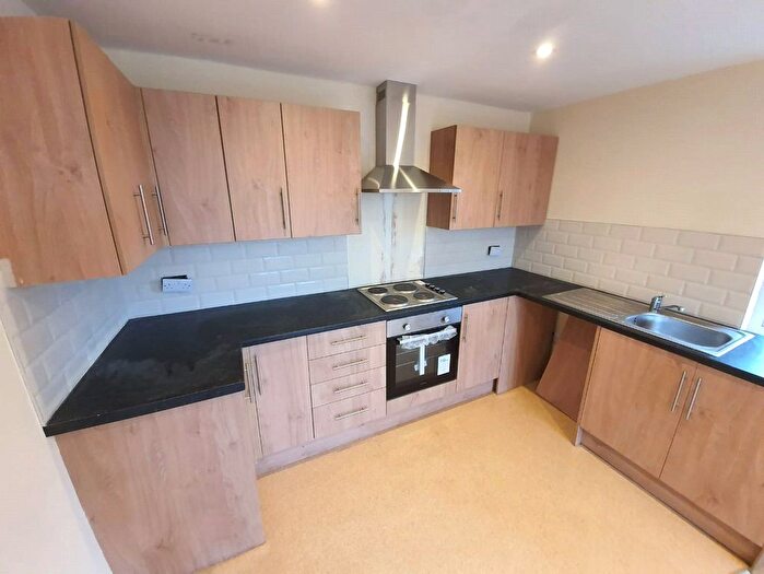 2 Bedroom Flat To Rent In Ling Bob, Pellon, Halifax, HX2