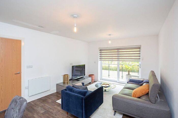 2 Bedroom Flat For Sale In The Embankment, Hemel Hempstead, HP3