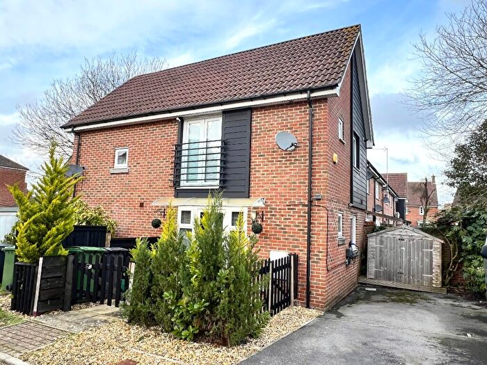 1 Bedroom House For Sale In Marnel Park, Basingstoke, Hampshire, RG24