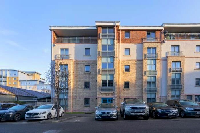 2 Bedroom Flat To Rent In Papermill Wynd, Edinburgh, EH7