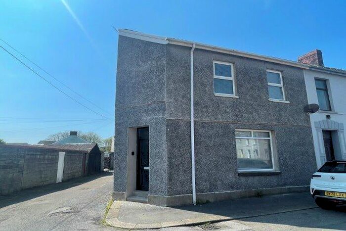 3 Bedroom Property To Rent In Bryn Road, Llanelli, SA15