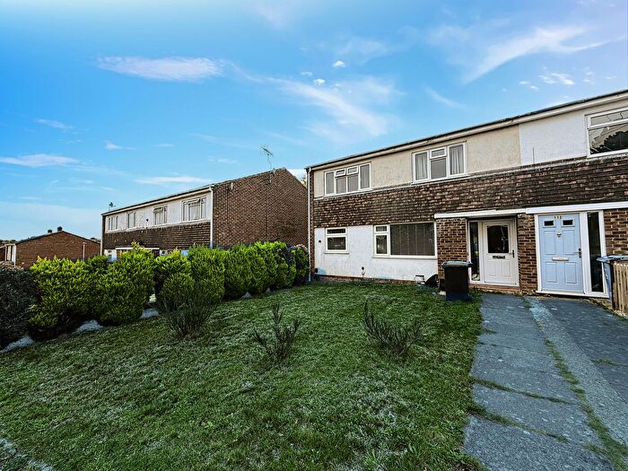 2 Bedroom Flat For Sale In Winston Avenue, Poole, BH12