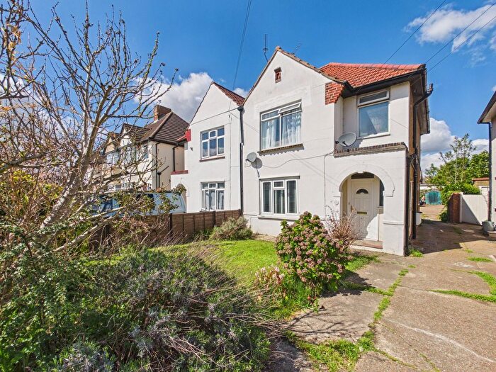 1 Bedroom Flat For Sale In Feltham Road, Ashford, Surrey, TW15
