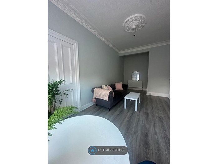 1 Bedroom Flat To Rent In Cumbernauld Road, Glasgow, G31