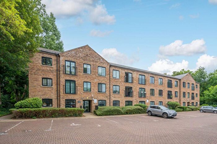 2 Bedroom Flat To Rent In London Road, Mitcham, CR4