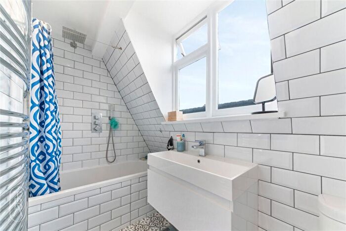 2 Bedroom Apartment To Rent In Sylvester Path, London, E8