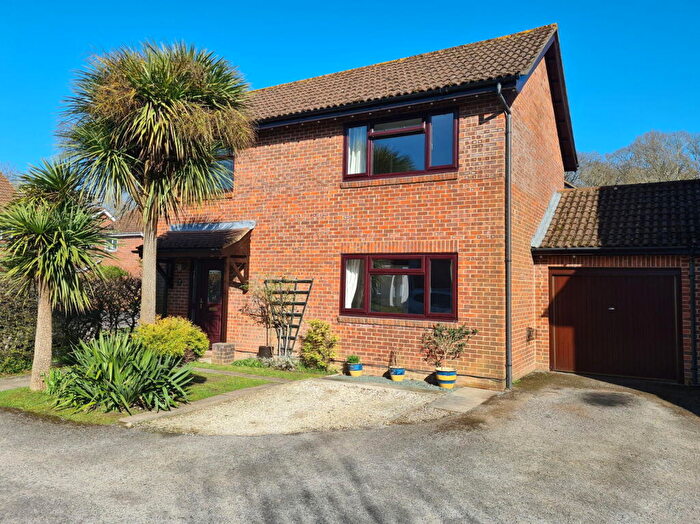 4 Bedroom Link Detached House For Sale In Roundhouse Drive, Totton, SO40
