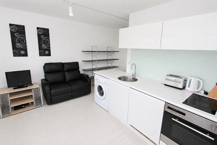 1 Bedroom Flat To Rent In Manor Mills, Leeds, LS11