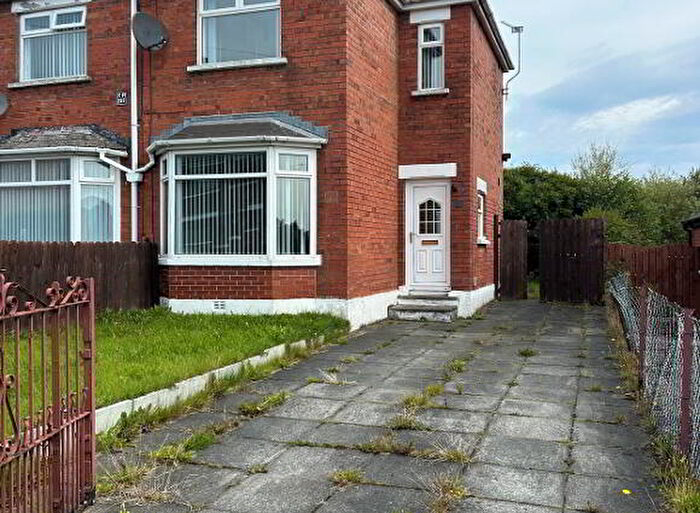 3 Bedroom Semi-Detached House To Rent In Benview Park, Belfast, BT14