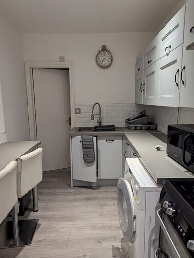 Studio To Rent In Marlborough Drive, Ilford, IG5