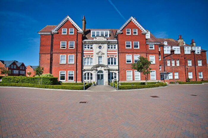 2 Bedroom Flat For Sale In Eversley Park, Folkestone, CT20