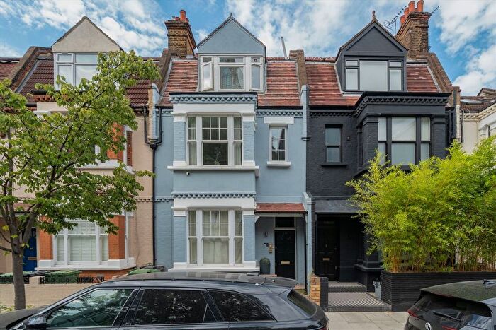 1 Bedroom Flat To Rent In Shinfield Street, Shepherds Bush, W12