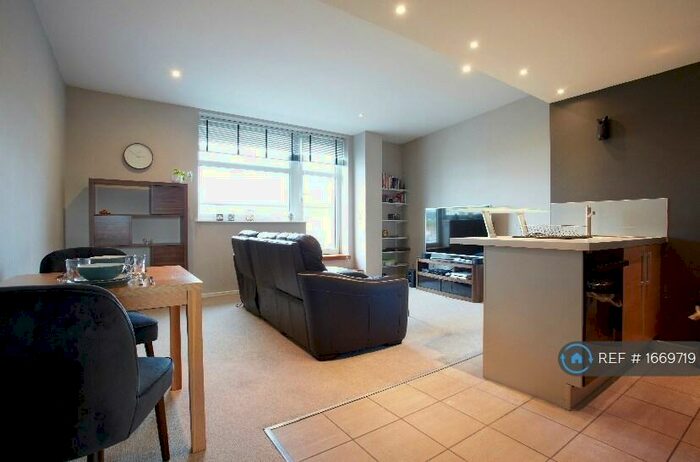 2 Bedroom Flat To Rent In East Street, Leeds, LS9