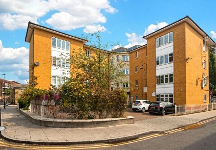 2 Bedroom Flat To Rent In Prince Edward Road, Hackney, E9