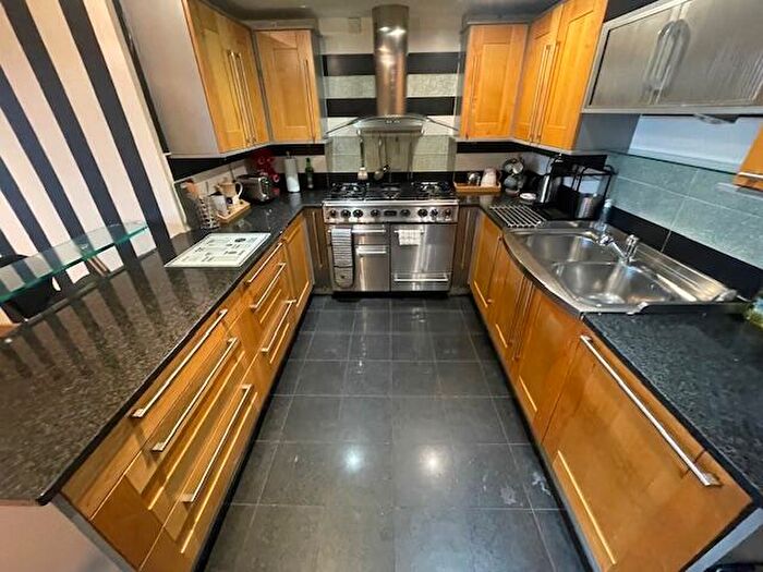 4 Bedroom Apartment To Rent In Parkfield Road, L17